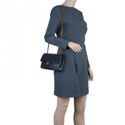 Pre Owned حقيبة شانيل جلد خروف أسود كلاسيكية صغيرة بقلاب مزدوج