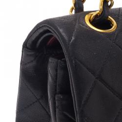 Pre Owned حقيبة شانيل جلد خروف أسود كلاسيكية صغيرة بقلاب مزدوج