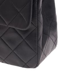 Pre Owned حقيبة شانيل جلد خروف أسود كلاسيكية صغيرة بقلاب مزدوج