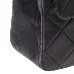 Pre Owned حقيبة شانيل جلد خروف أسود كلاسيكية صغيرة بقلاب مزدوج