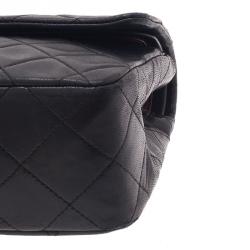 Pre Owned حقيبة شانيل جلد خروف أسود كلاسيكية صغيرة بقلاب مزدوج