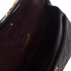 Pre Owned حقيبة شانيل جلد خروف أسود كلاسيكية صغيرة بقلاب مزدوج