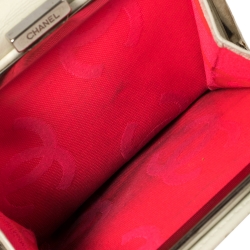 مملوكة مسبقًا Chanel White/Black Quilted Leather Cambon Ligne Wallet