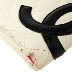 مملوكة مسبقًا Chanel White/Black Quilted Leather Cambon Ligne Wallet
