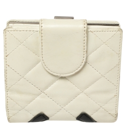 مملوكة مسبقًا Chanel White/Black Quilted Leather Cambon Ligne Wallet
