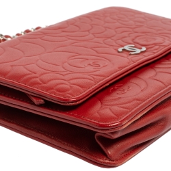 مملوكة مسبقًا Chanel Red Leather Camellia Wallet On Chain