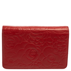مملوكة مسبقًا Chanel Red Leather Camellia Wallet On Chain