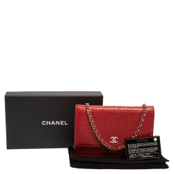 مملوكة مسبقًا Chanel Red Leather Camellia Wallet On Chain