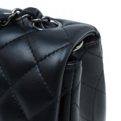 Pre Owned حقيبة يد شانيل نيو ميني كلاسيك بقلاب واحد جلد مبطن سوداء 