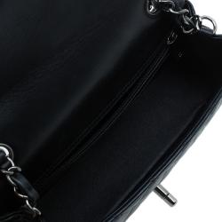 Pre Owned حقيبة يد شانيل نيو ميني كلاسيك بقلاب واحد جلد مبطن سوداء 