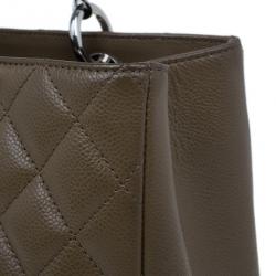 مملوكة مسبقًا حقيبة شانيل جراند شوبر جلد كافيار بيج GST