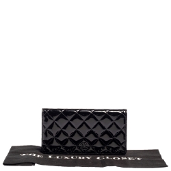 مملوكة مسبقًا Chanel Black Quilted Patent Leather Flap Long Wallet