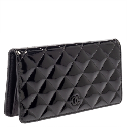مملوكة مسبقًا Chanel Black Quilted Patent Leather Flap Long Wallet