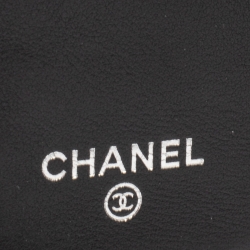 مملوكة مسبقًا Chanel Black Quilted Patent Leather Flap Long Wallet