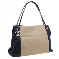 مملوكة مسبقًا Chanel Beige/black Lambskin Leather Shopping Tote Bag
