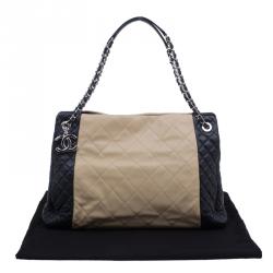 مملوكة مسبقًا Chanel Beige/black Lambskin Leather Shopping Tote Bag