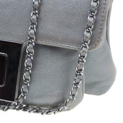 Pre Owned حقيبة يد شانيل مادمويزيل لوك إيفننج بغطاء جلد فضية