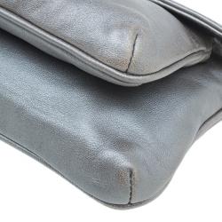 Pre Owned حقيبة يد شانيل مادمويزيل لوك إيفننج بغطاء جلد فضية