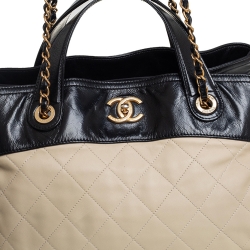 مملوكة مسبقًا Chanel Beige/Black Quilted Leather In The Mix Shopping Tote 