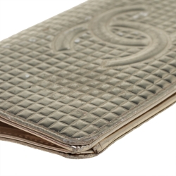مملوكة مسبقًا Chanel Metallic Gold Cube Quilted Leather CC Bifold Wallet