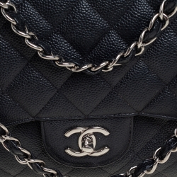 مملوكة مسبقًا حقيبة شانيل جامبو كلاسيك جلد كافيار بطن أسود بقلاب مزدوج