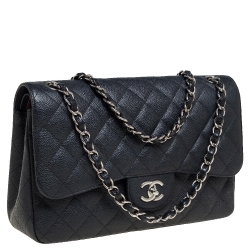 مملوكة مسبقًا حقيبة شانيل جامبو كلاسيك جلد كافيار بطن أسود بقلاب مزدوج