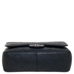 مملوكة مسبقًا حقيبة شانيل جامبو كلاسيك جلد كافيار بطن أسود بقلاب مزدوج