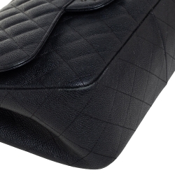 مملوكة مسبقًا حقيبة شانيل جامبو كلاسيك جلد كافيار بطن أسود بقلاب مزدوج