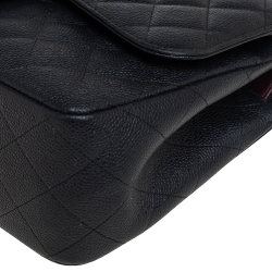 مملوكة مسبقًا حقيبة شانيل جامبو كلاسيك جلد كافيار بطن أسود بقلاب مزدوج