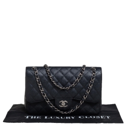 مملوكة مسبقًا حقيبة شانيل جامبو كلاسيك جلد كافيار بطن أسود بقلاب مزدوج