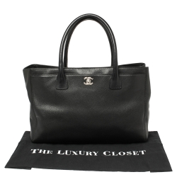 Pre Owned حقيبة يد شانيل "سيرف إكساكتيف" جلد أسود