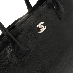 Pre Owned حقيبة يد شانيل "سيرف إكساكتيف" جلد أسود