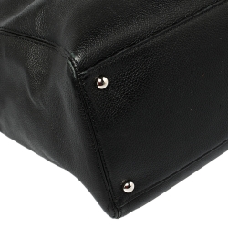 Pre Owned حقيبة يد شانيل "سيرف إكساكتيف" جلد أسود