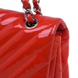 Pre Owned حقيبة يد شانيل كلاسيك جامبو تقسيمات شيفرون جلد لامع وردي محمر 