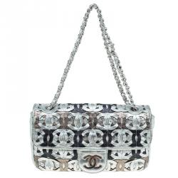 مملوكة مسبقًا Chanel Metallic Silver Leather CC Cutout Flap Handbag