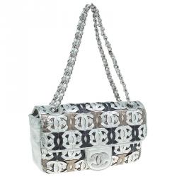 مملوكة مسبقًا Chanel Metallic Silver Leather CC Cutout Flap Handbag