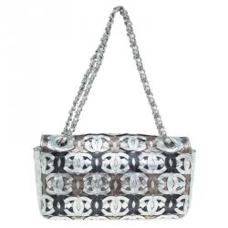 مملوكة مسبقًا Chanel Metallic Silver Leather CC Cutout Flap Handbag