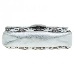 مملوكة مسبقًا Chanel Metallic Silver Leather CC Cutout Flap Handbag