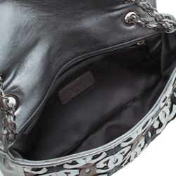 مملوكة مسبقًا Chanel Metallic Silver Leather CC Cutout Flap Handbag