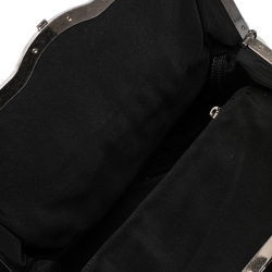 مملوكة مسبقًا حقيبة شانيل إطار شيك جلد مبطن اريدسنت رمادي فاتح