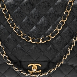 Pre Owned حقيبة شانيل ماكسي كلاسيك جلد كافيار مبطن أسود ذات قلاب 