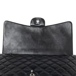 Pre Owned حقيبة شانيل ماكسي كلاسيك جلد مبطن أسود ذات قلاب واحد