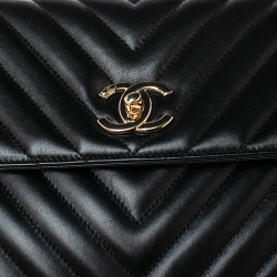 Pre Owned Chanel Black Chevron Lambskin Leather Trendy CC Medium Top Handle Bag