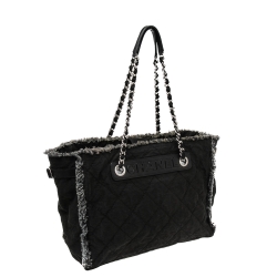 مملوكة مسبقًا حقيبة يد توتس شانيل تويد وقماش مبطن أسود غرز وايلد