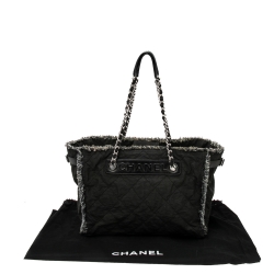 مملوكة مسبقًا حقيبة يد توتس شانيل تويد وقماش مبطن أسود غرز وايلد
