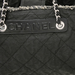 مملوكة مسبقًا حقيبة يد توتس شانيل تويد وقماش مبطن أسود غرز وايلد