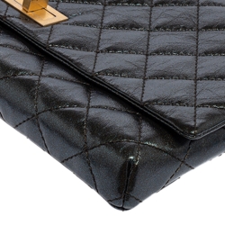 مملوكة مسبقًا Chanel Metallic Grey Quilted Leather Reissue Clutch