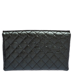 مملوكة مسبقًا Chanel Metallic Grey Quilted Leather Reissue Clutch