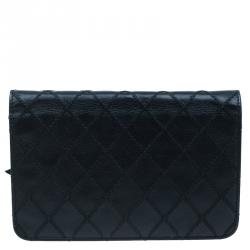 مملوكة مسبقًا محفظة شانيل كلاسيكية بسلسلة جلد مبطن سوداء