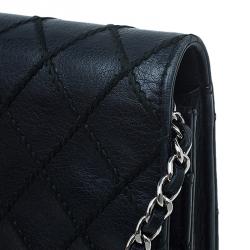 مملوكة مسبقًا محفظة شانيل كلاسيكية بسلسلة جلد مبطن سوداء